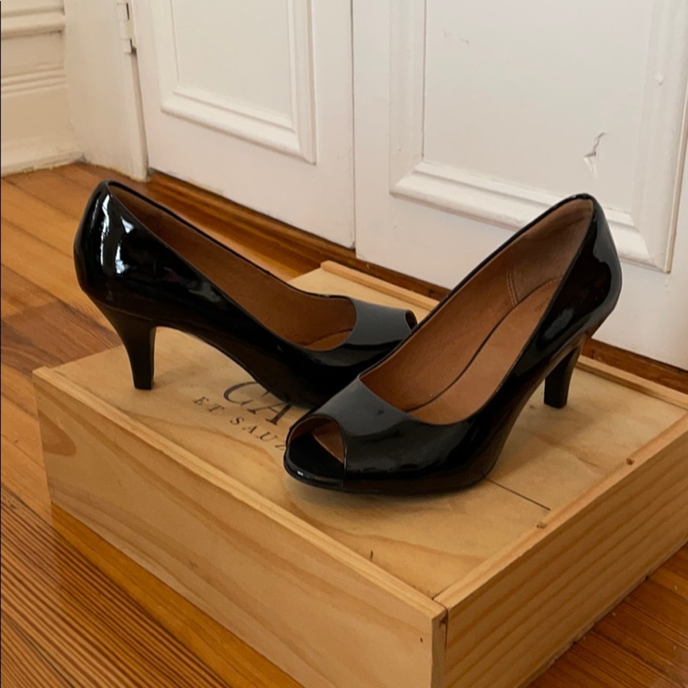Black peep toe pumps